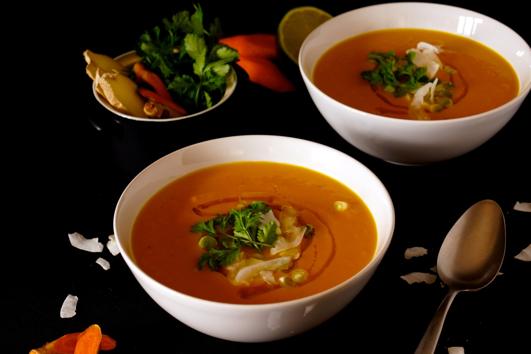 Extra creamy curried carrot soup. Healthy, rich and flavourful - thanks to #turmeric, #ginger, #chillies & #garlic - #vegan #gf