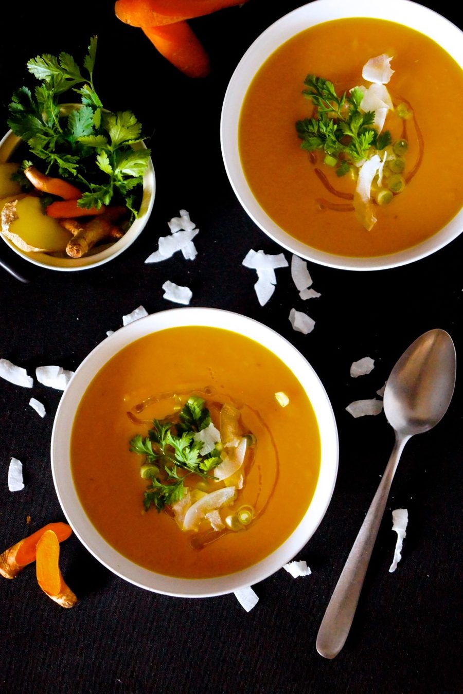 Extra creamy curried carrot soup with #turmeric #ginger #chillies & #garlic - #vegan #gf