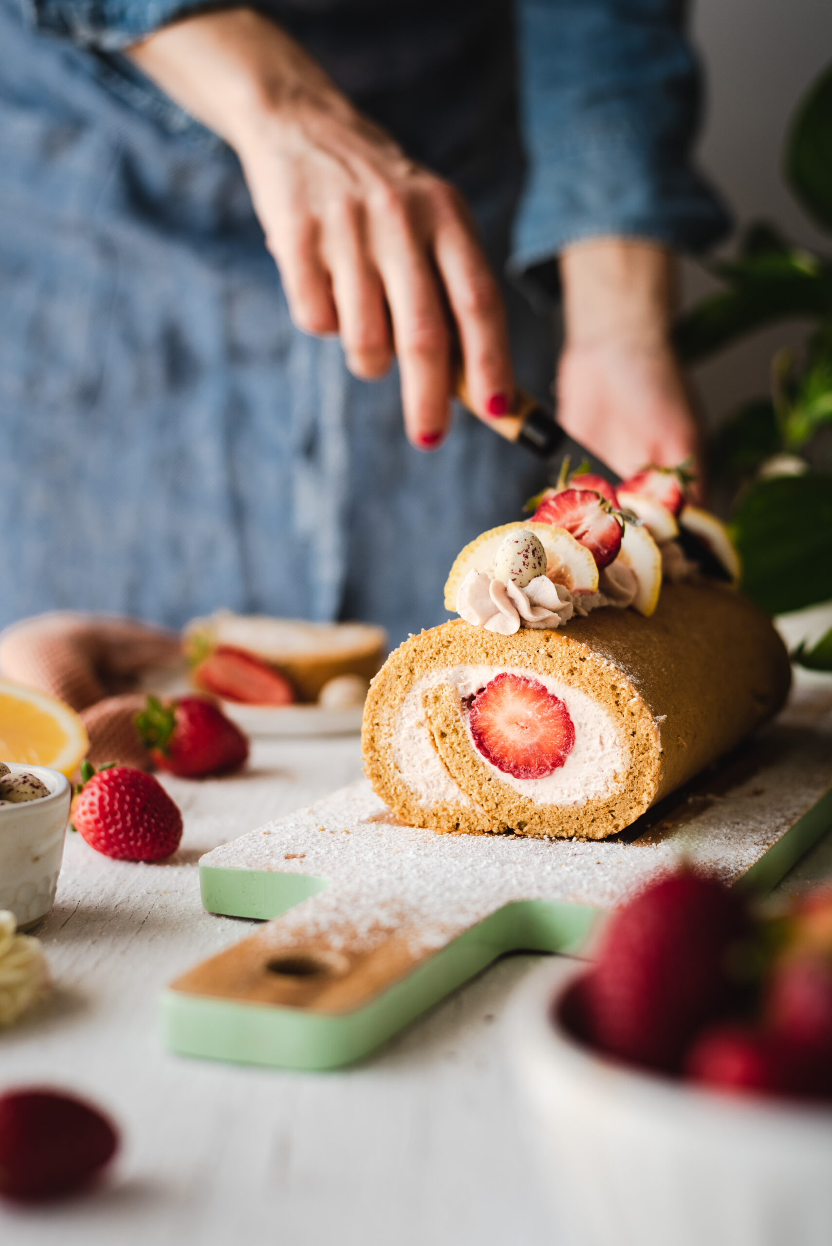 Strawberry White Chocolate Swiss Roll ⋆ The Mellow Kitchn