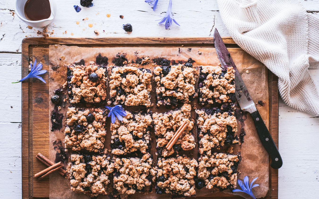 Crispy Cinnamon Blueberry Crumb Bars