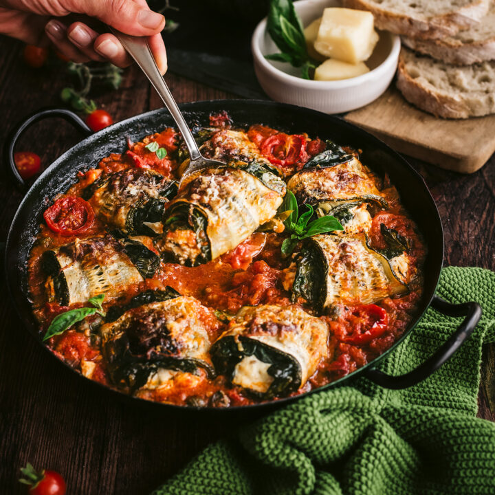 Zucchini Involtini in Tomatensauce